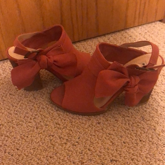 Heels from buckle. - Picture 6 of 7